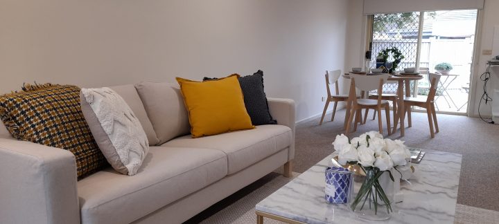 Open plan lounge/dining room