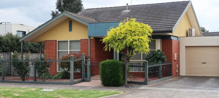 Unit with lock-up garage